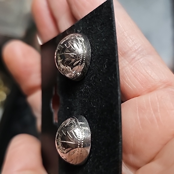 Sterling Silver Engraved Puff Round Stud Earring .925 - Picture 4 of 7